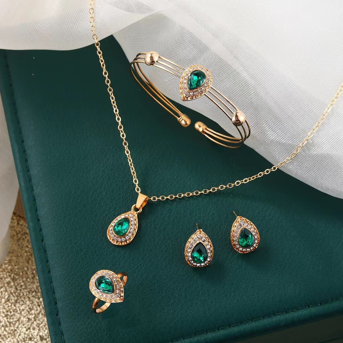 Noemie Glastra Jewellery Set