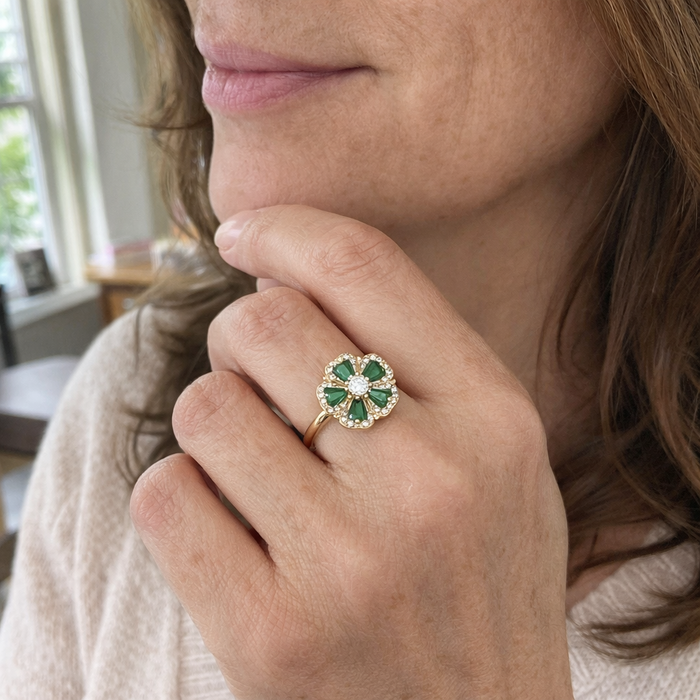 Spinning Ring Clover Emerald