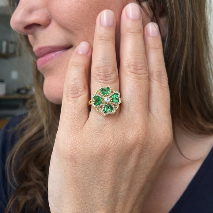 Spinning Ring Clover Emerald