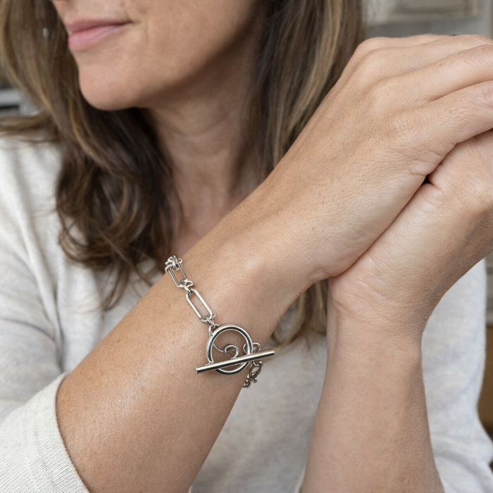 Link Bracelet with T Bar
