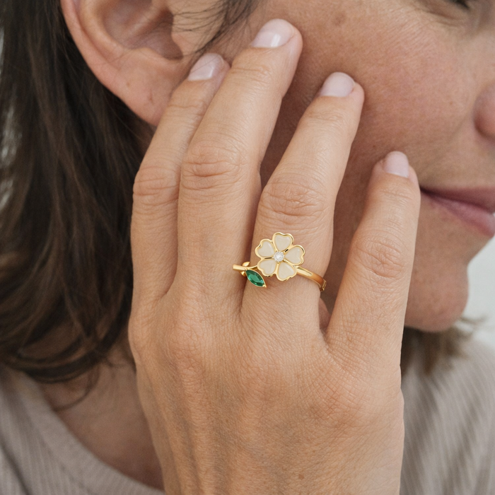 Spinning Ring Flower and Leaf Emerald