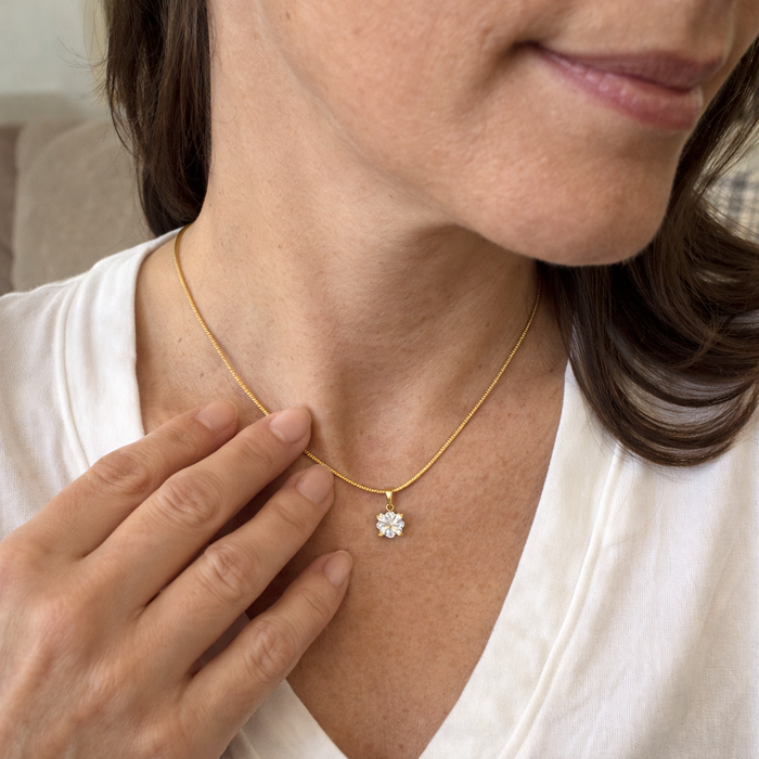 Elegant Rhinestone Pendant Necklace
