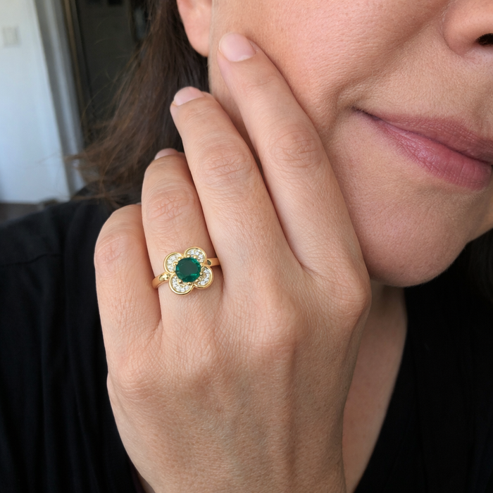 Spinning Ring Halo Clover Emerald