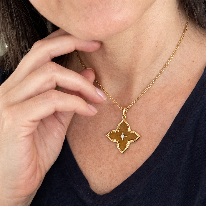Brown Clover Pendant Necklace