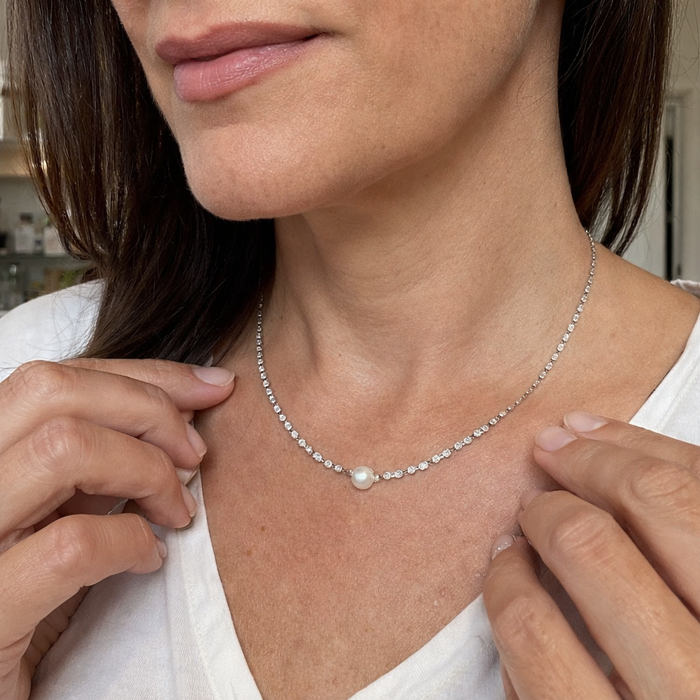 Shiny Pearl Necklace