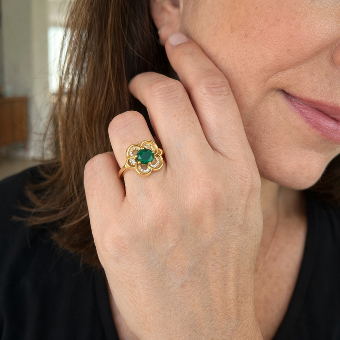 Spinning Ring Halo Clover Emerald