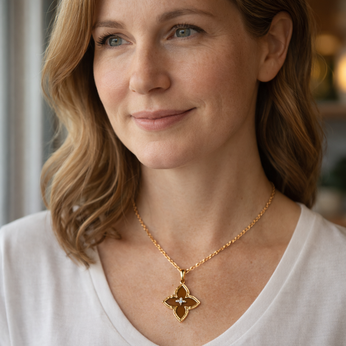 Brown Clover Pendant Necklace