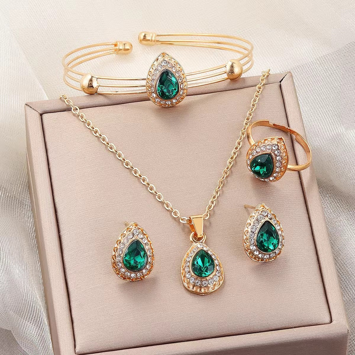 Noemie Glastra Jewellery Set
